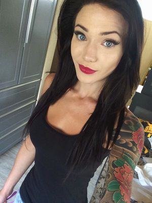 sexy tattooed babe selfie