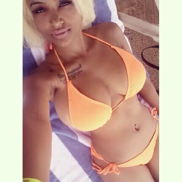 Sexy ebony in bikini