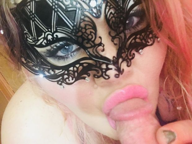Sexy anon chick loves sucking cock