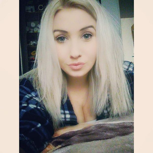 Sexy blonde with cute face