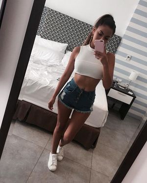 bare midriff / mar 2018