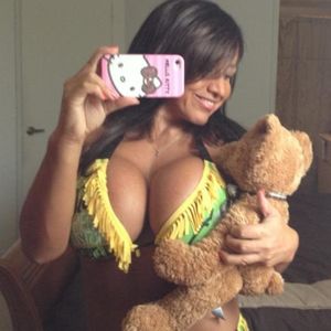 Yilana Diaz aka Yliana Dias is sexy woman with big boob & teddy bear - fota smiles smile for me