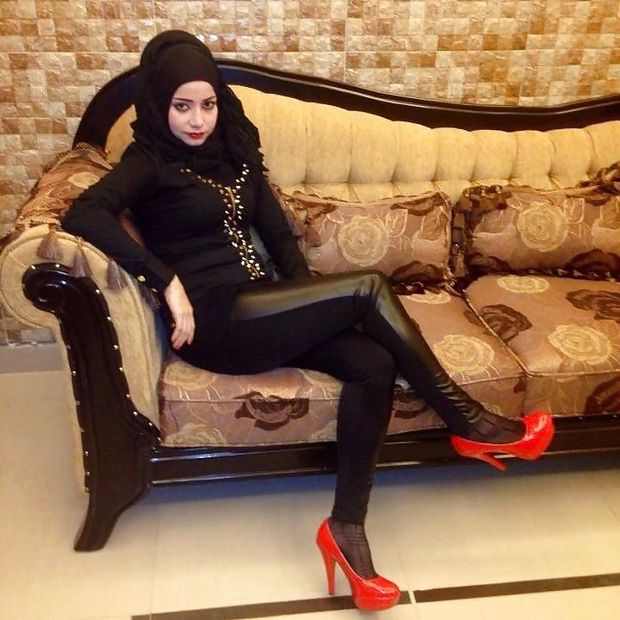 just another muslim whore sitting sexy waiting for cock ;)