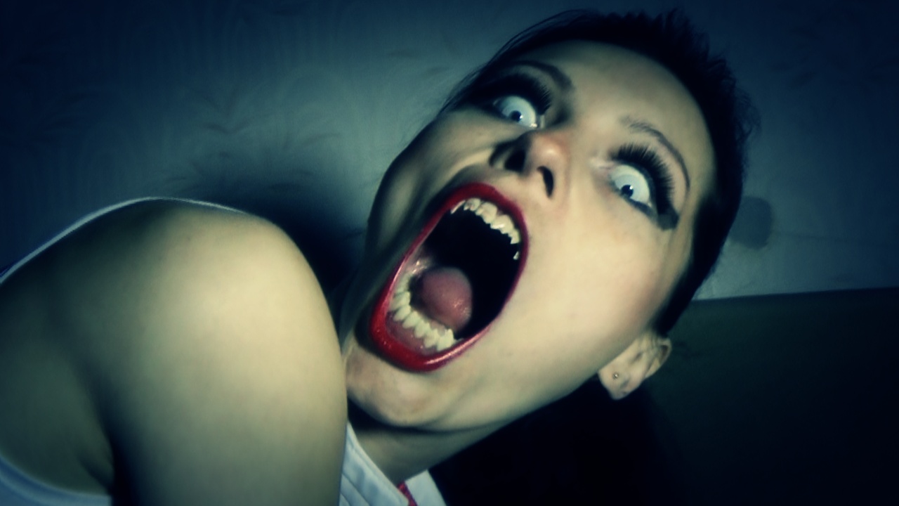 Brunette vampire 04