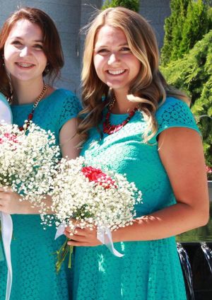 Elizabeth Roberts is looking sexy as hell with big boobs in green laced dress