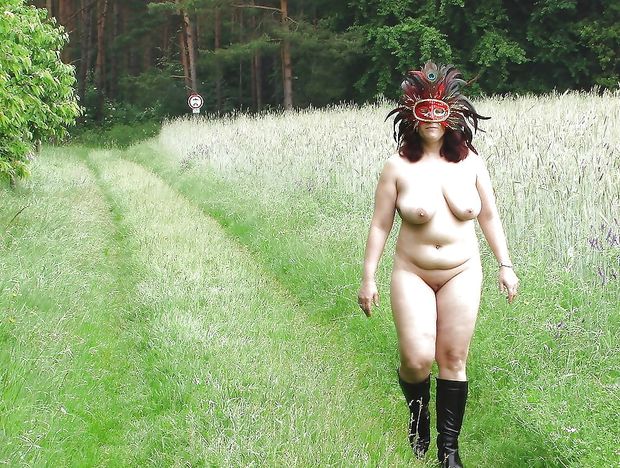 GILF outdoors