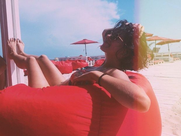 Feet bikini