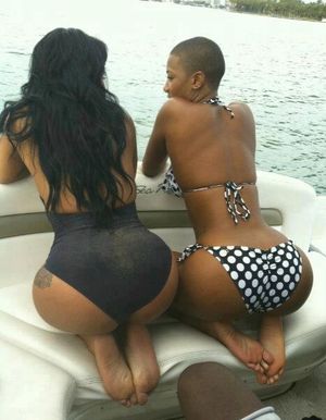 Sexy Ebony bikini ass