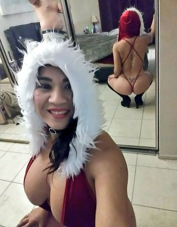 Smoking hot Christmas selfie.