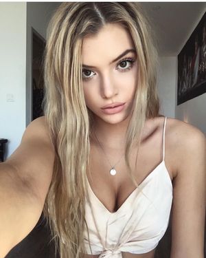 Alissa Violet is looking sexy as hell in white top with big boobs