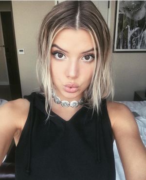 Alissa Violet is looking sexy as hell