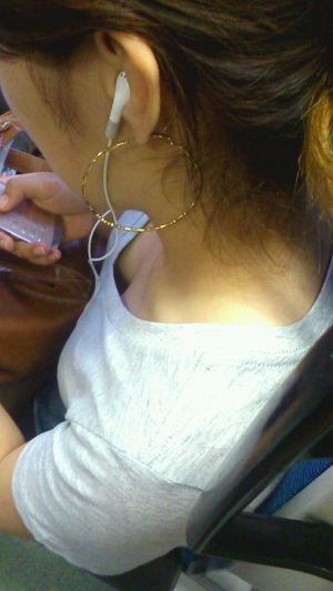 downblouse on train