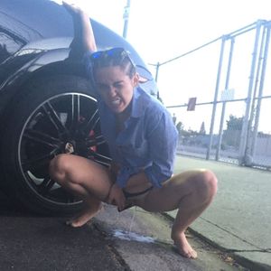 FREAKY Miley Cyrus leaked PISSING Photos. #1