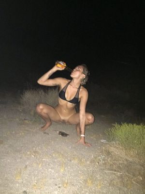 FREAKY Miley Cyrus leaked PISSING Photos. #2