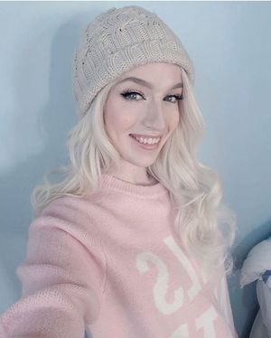 effydelaney smiling at the camera