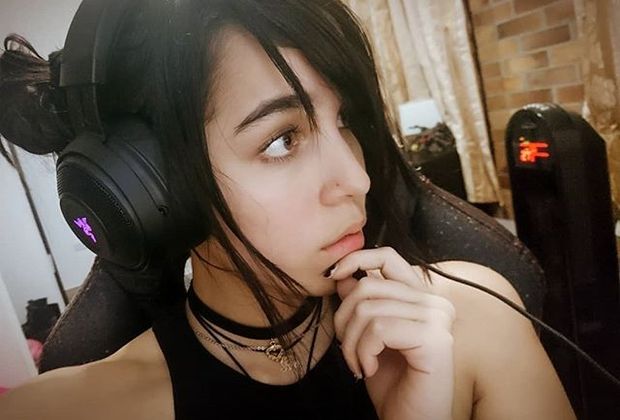 Welcome everyone to my collection of my photos. Im starting webcam model. If you want to check me, chit chat or propose any improvement plea