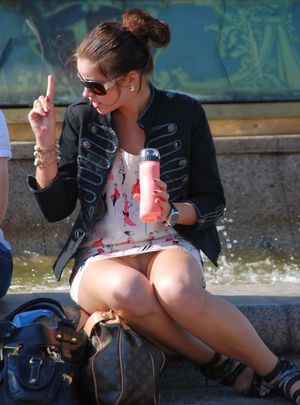 Upskirt of hot street amateur pussy