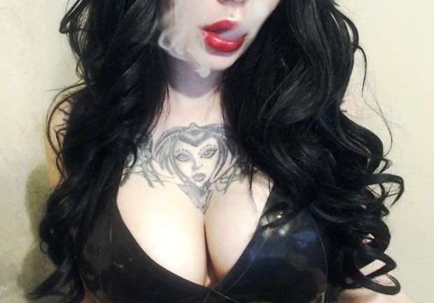 Scarlett Moon is here to pierce the sin with her deadly good looks - pale giant tits in emo latex - fota altmodel ppale gothh ta2 lett cooll