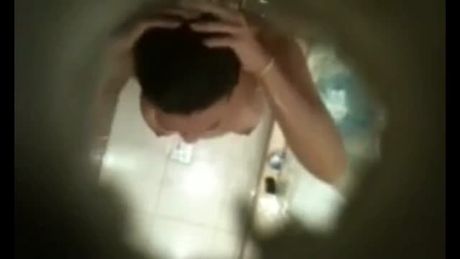 Arab Sister 19 spied in shower