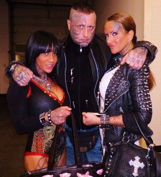 Renee Rage is a cool bad ass goth bitch - fota rad gothh cooll holdd milff