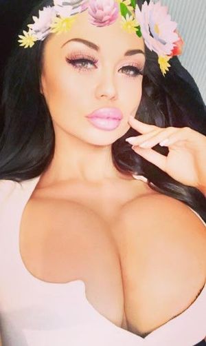 Nikki Malice is bimbo with large leavage - fota gbb