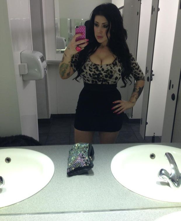 Micky Syndrome es una escoria que quiere tener sexo contigo en su traje de piel de leopardo w/ cleavage - fota skinn