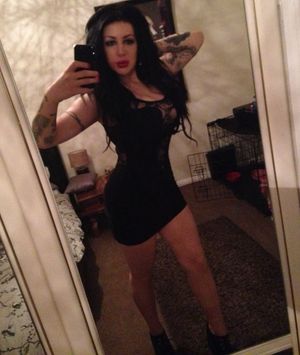 Micky Syndrome is curvy goth woman & based on incorrect emo pseudoscience - fota gothh sthu curvv