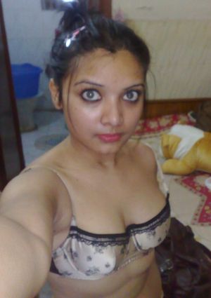 Nude Mumbai bhabhi selfies