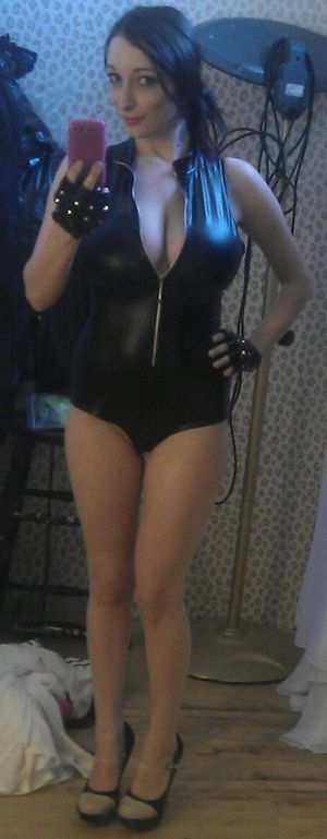 Gemma Lou is sexy mama in black latex - looking alt cool bimbo milf big tits - fota lett cooll milff
