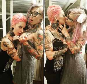 Sadie Fire gets ;esbionic with her frined