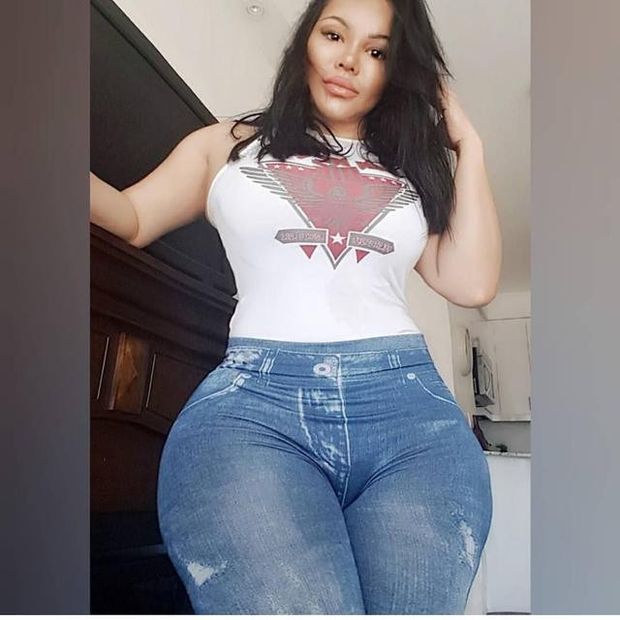 lorena avila (@ avila negrita 10 right