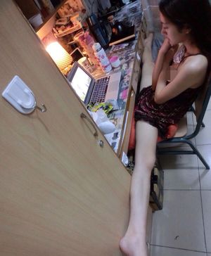 Chinese tees stretching on her desk