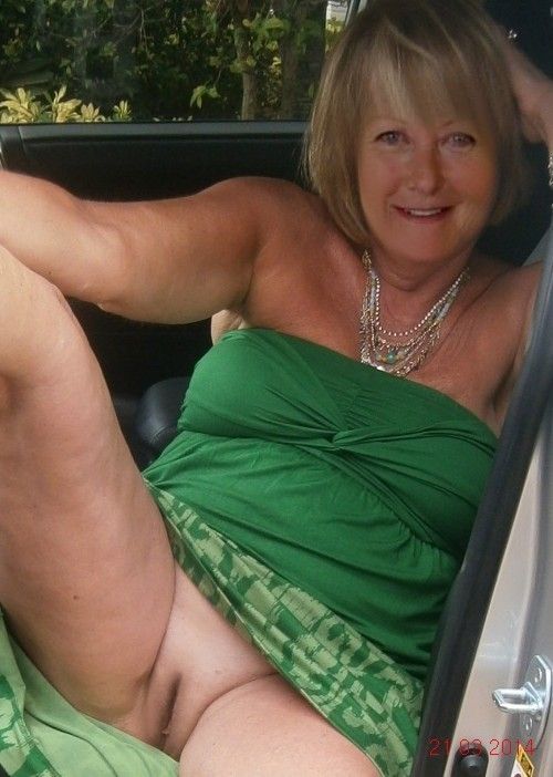 DIRTY mom , grandma displays her BALD snatch in a car.