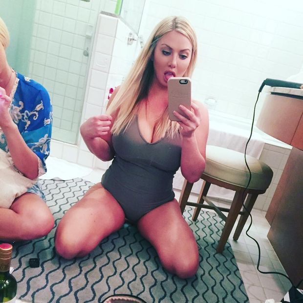 Lexi Sindel - Hot Selfie