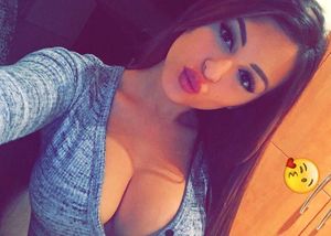 Daniela Lanio in buttons & big cleavages is an instagram teen model - fota zxzx besttt