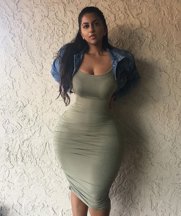 @desixchick with her superb hourglass-figure