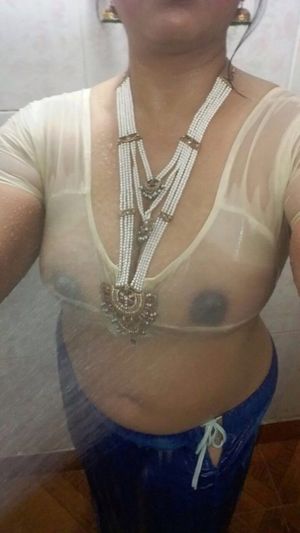 Desi bhabhi wet blouse and petticoat bathing imagws