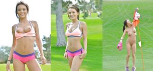 Flashing teen loves to show off her perfec tbody