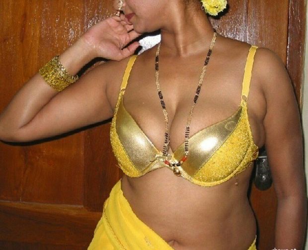 Indian babes, Hot Indian Milfs Stripped Outdoor