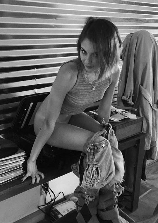 willa holland