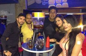 Hot chick Caught On Face Book Pics with her ugly ass friends - SGB