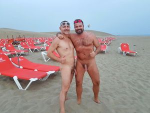 beach nude guys