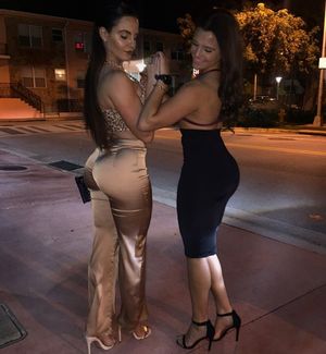 Caroline Schmidt and Victoria Schmidt