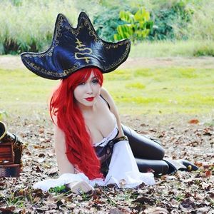 Natalie Bar-Jonah shows her illicit cleavage cosplay in a Pirate cos play outfit to pay cost of skull hat charge - SGB cosplayy