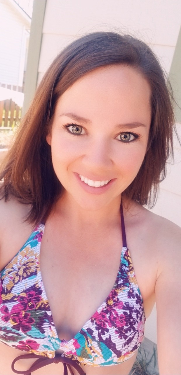 Sam knows I have a fiance..still loves my dick and likes to fuck and loves to send me pics