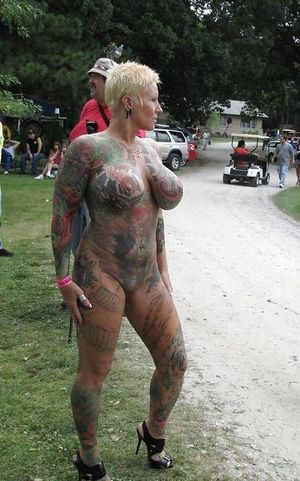 Madura turbinada e tatuada