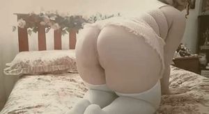 Big ass and legs shaking in lingerie