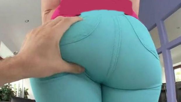 Squeeze Plump Butt