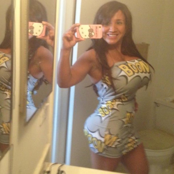 Parabolic Snowball is a dam sexy model taking a self shot in the mirror - SGB curvv