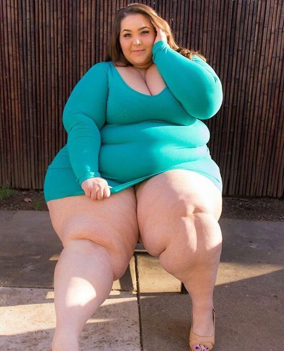 SSBBW huge big legs upskirt